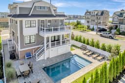 Saltwater Vista | Luxury Poolside Escape | Elevator