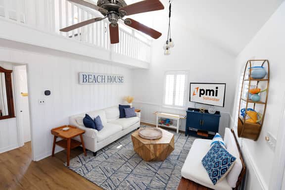 Barefoot Bungalow - Charming Getaway with Pool!