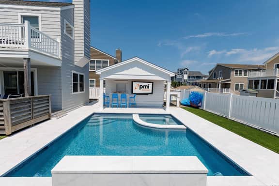 Barefoot Bungalow - Charming Getaway with Pool!