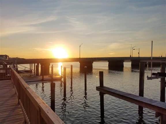 Sail Away - Bay Front, Views and Walk to Town