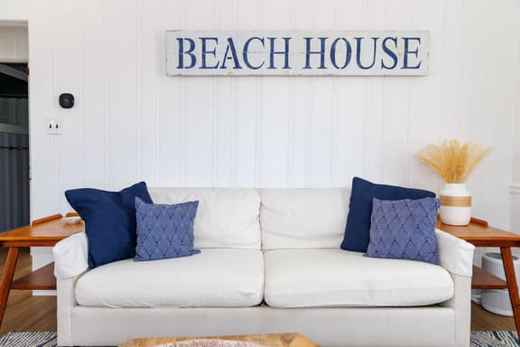 Barefoot Bungalow - Charming Getaway with Pool!